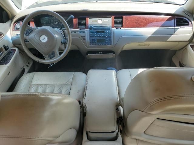 2004 Lincoln Town Car Executive