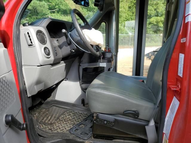 2019 Ford Econoline E450 Super Duty Cutaway Van