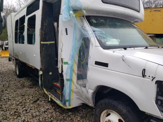 2019 Ford Econoline E450 Super Duty Cutaway Van