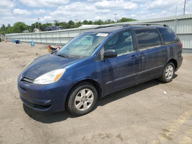 2004 Toyota Sienna CE