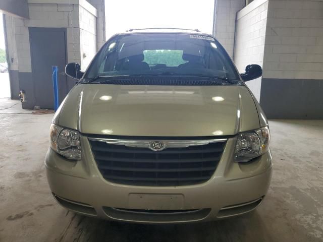 2005 Chrysler Town & Country Touring