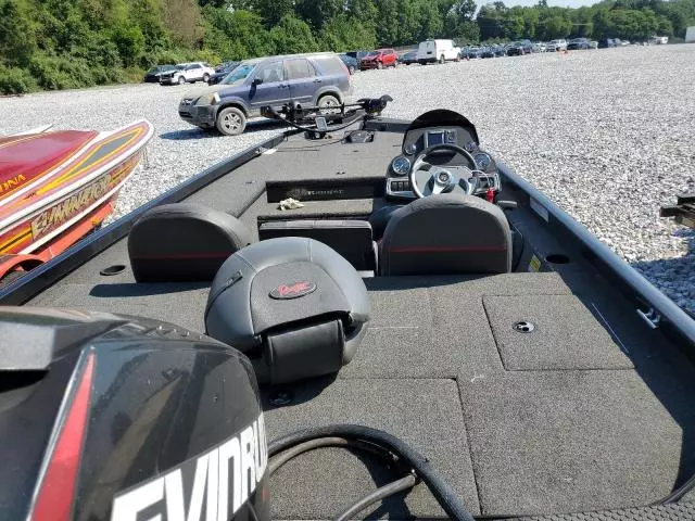 2017 Land Rover Boat