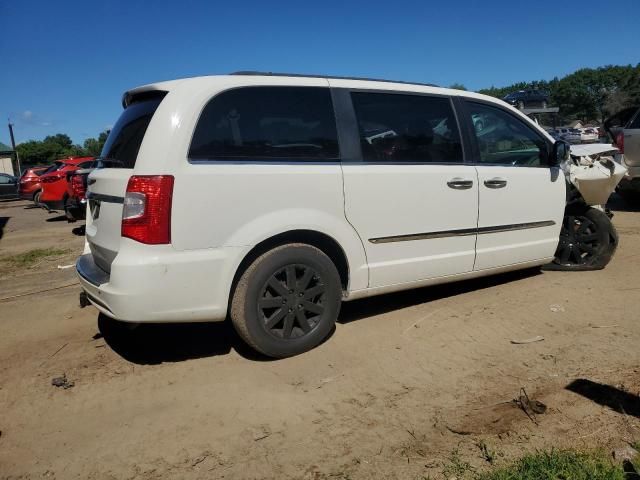 2012 Chrysler Town & Country Touring L