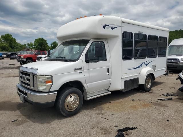 2009 Ford Econoline E350 Super Duty Cutaway Van