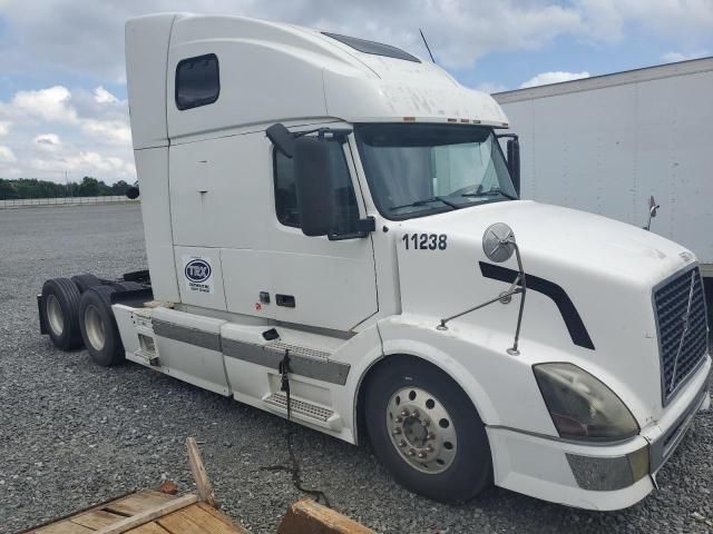 2004 Volvo VN VNL