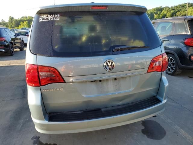 2010 Volkswagen Routan SE