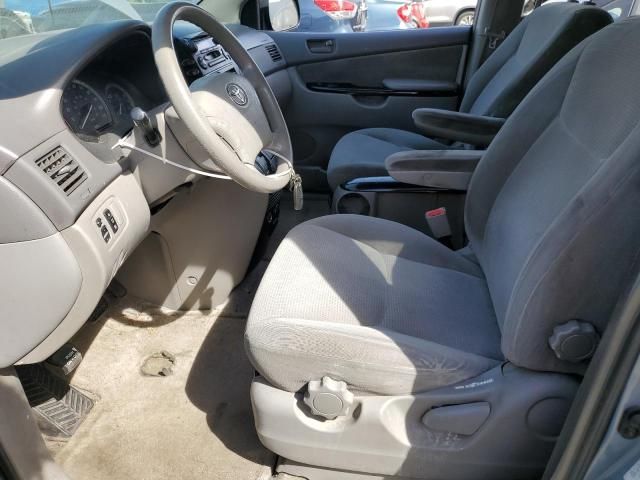 2004 Toyota Sienna CE