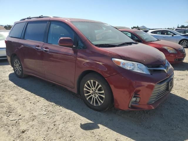 2018 Toyota Sienna XLE