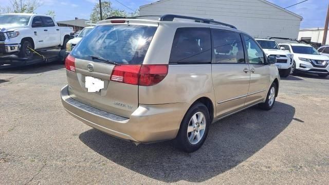 2005 Toyota Sienna CE