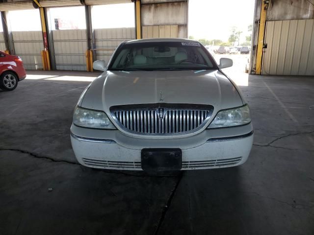 2003 Lincoln Town Car Signature