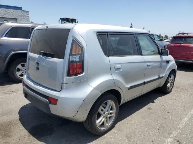 2010 KIA Soul +