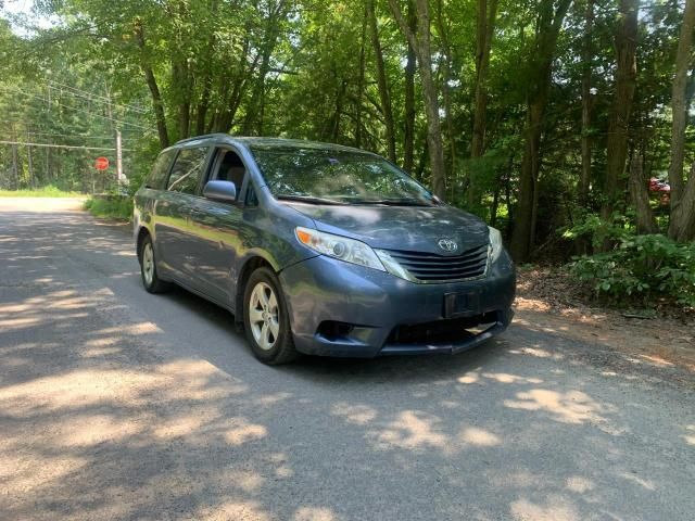 2016 Toyota Sienna LE