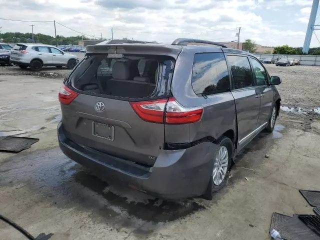 2017 Toyota Sienna XLE