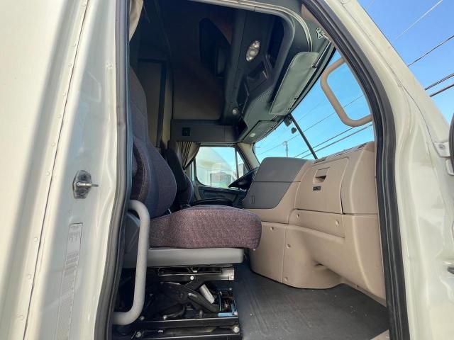 2016 Freightliner Cascadia 125