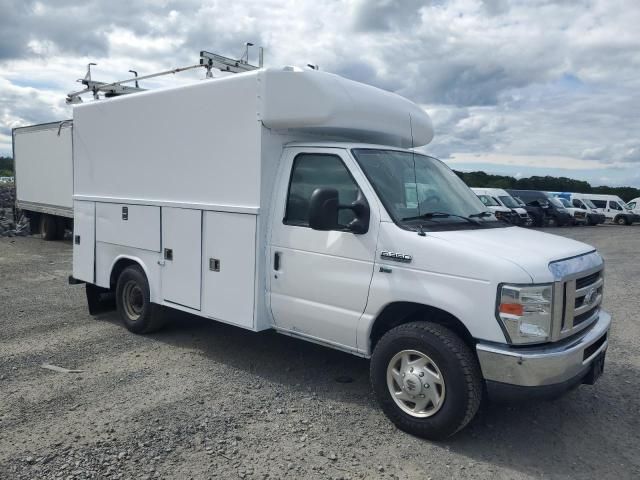 2012 Ford Econoline E350 Super Duty Cutaway Van