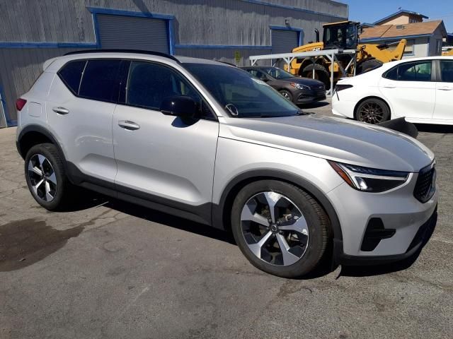 2024 Volvo XC40 Core