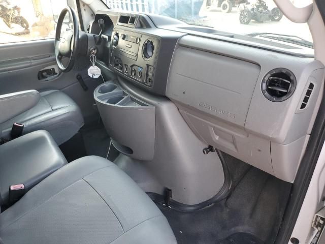 2010 Ford Econoline E450 Super Duty Cutaway Van