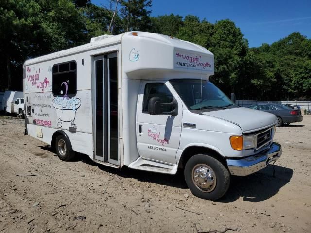 2006 Ford Econoline E450 Super Duty Cutaway Van