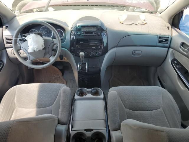 2004 Toyota Sienna CE