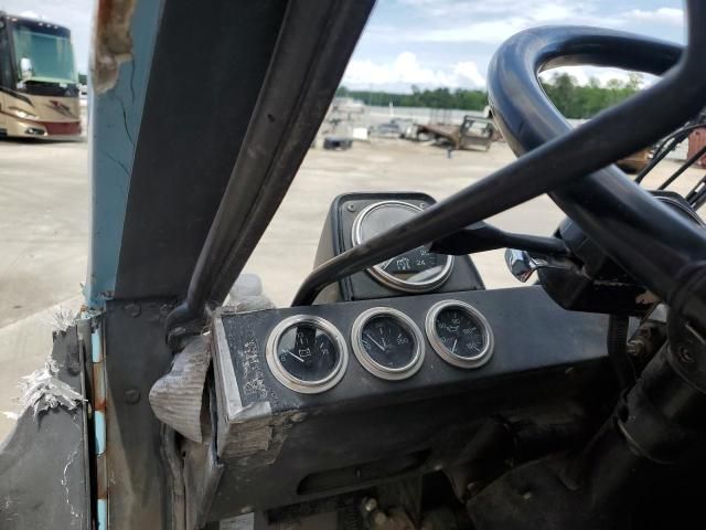 2004 Mack 600 MR600