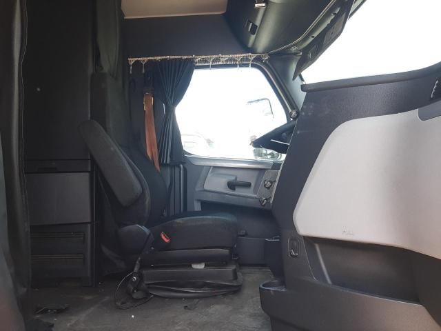 2018 Freightliner Cascadia 126