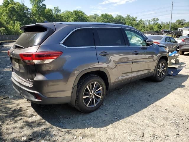 2017 Toyota Highlander SE