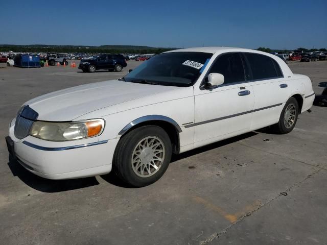 2000 Lincoln Town Car Signature