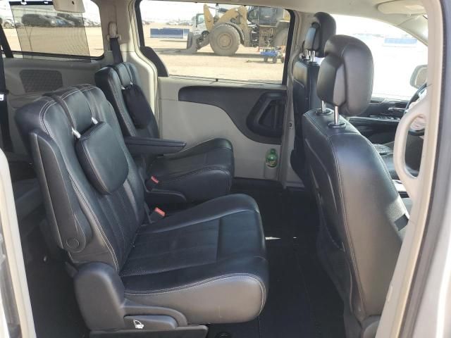 2011 Chrysler Town & Country Touring L