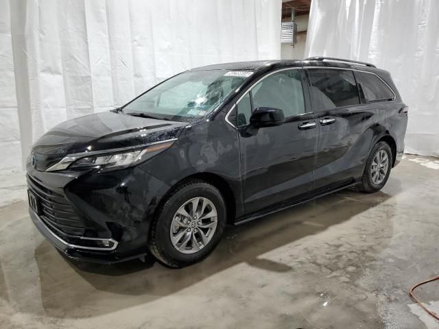 2022 Toyota Sienna XLE