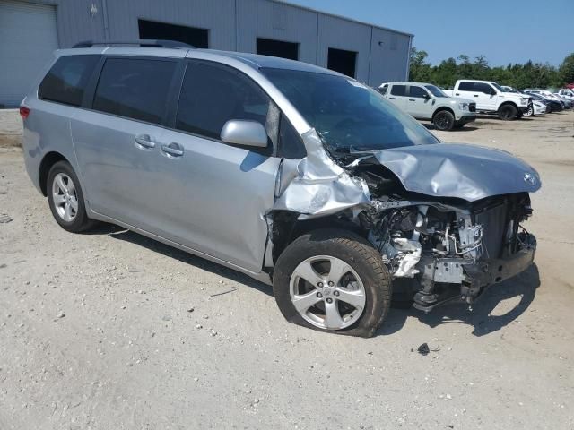 2017 Toyota Sienna LE