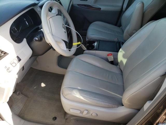 2013 Toyota Sienna XLE