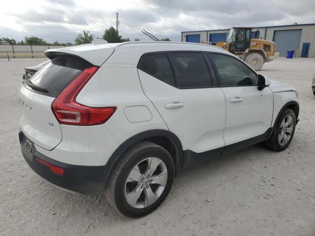 2020 Volvo XC40 T4 Momentum