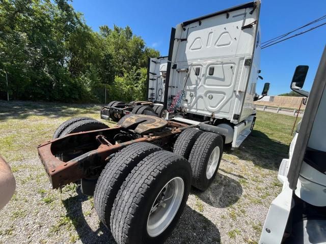 2012 Freightliner Cascadia 125