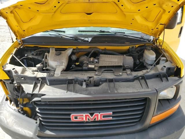 2011 GMC Savana Cutaway G3500