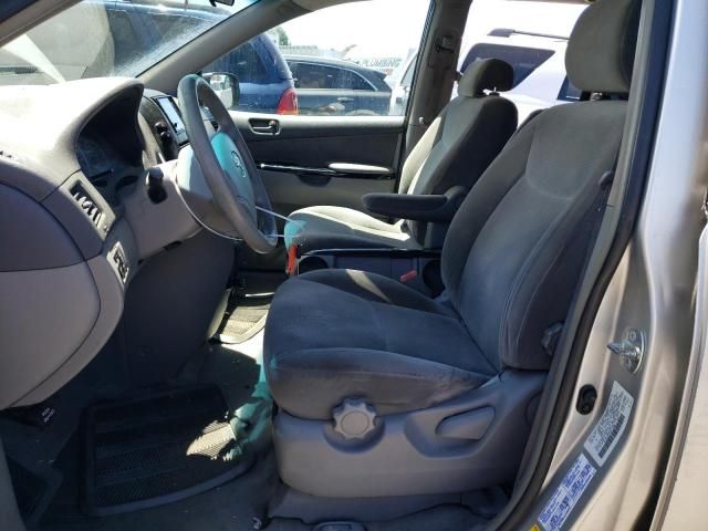 2004 Toyota Sienna CE