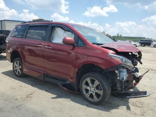 2015 Toyota Sienna Sport