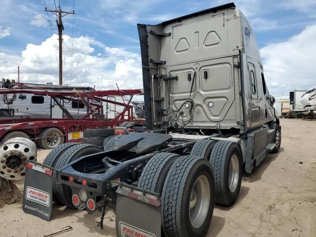 2020 Freightliner Cascadia 126