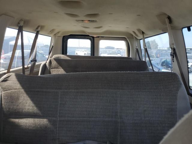 2004 Ford Econoline E350 Super Duty Wagon