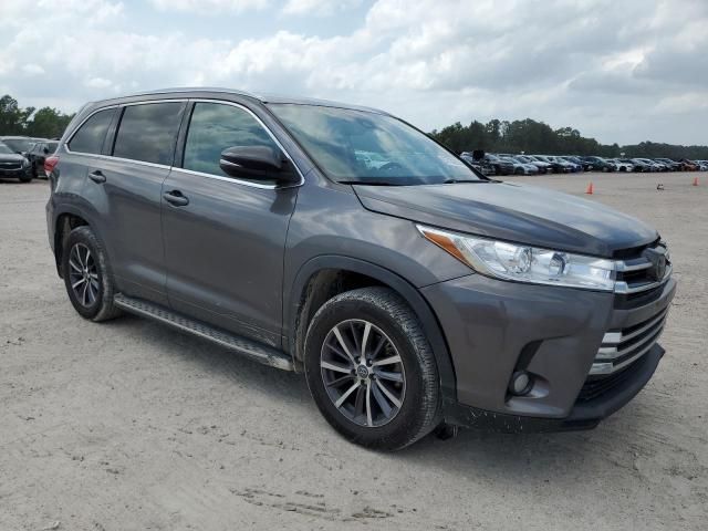 2017 Toyota Highlander SE