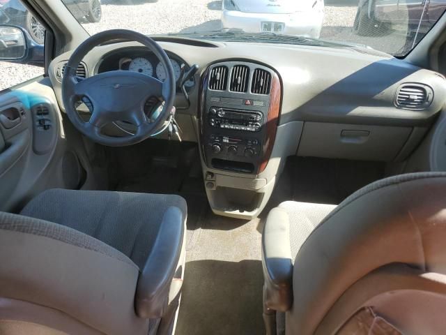 2004 Chrysler Town & Country LX