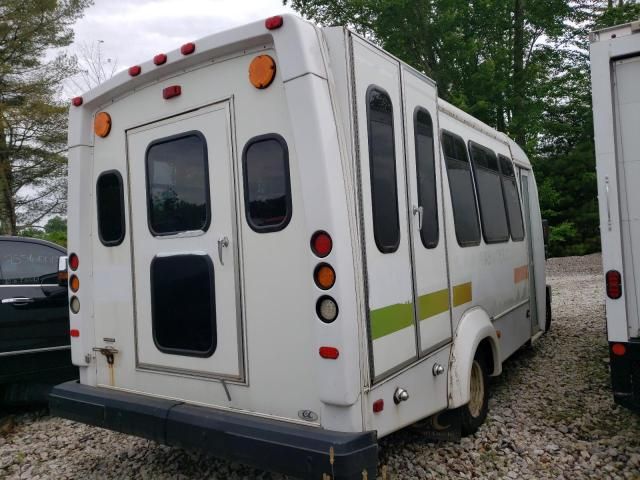 2014 Ford Econoline E350 Super Duty Cutaway Van