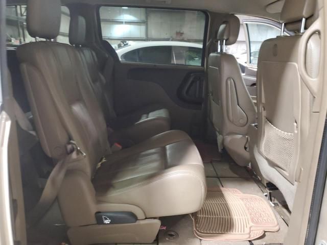 2012 Chrysler Town & Country Touring L