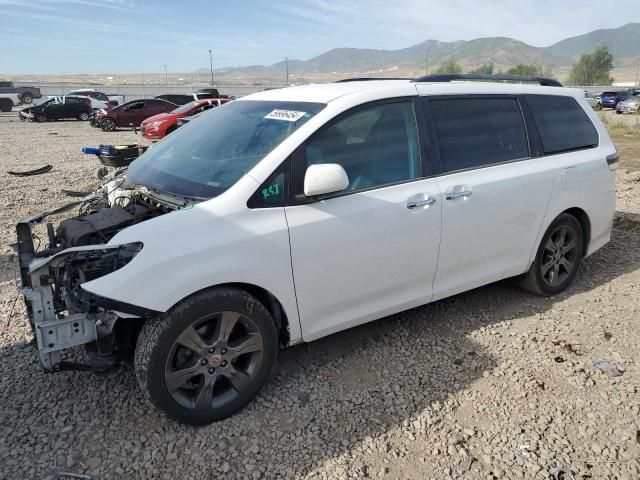 2015 Toyota Sienna Sport