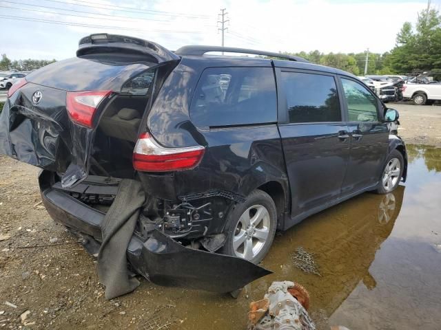 2019 Toyota Sienna XLE