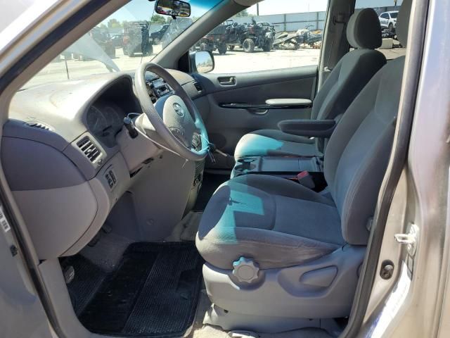 2004 Toyota Sienna CE