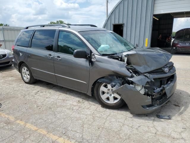 2004 Toyota Sienna CE