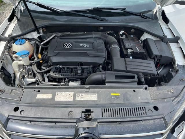 2015 Volkswagen Passat SE