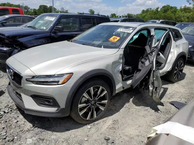 2020 Volvo V60 Cross Country T5 Momentum