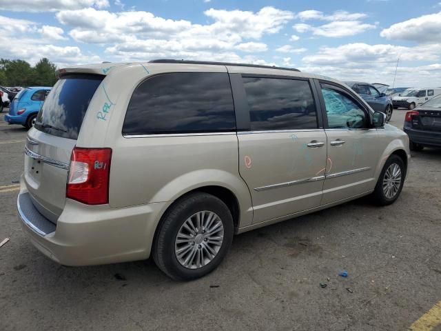 2013 Chrysler Town & Country Touring L