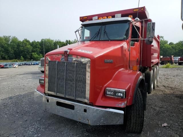 2001 Kenworth Construction T800